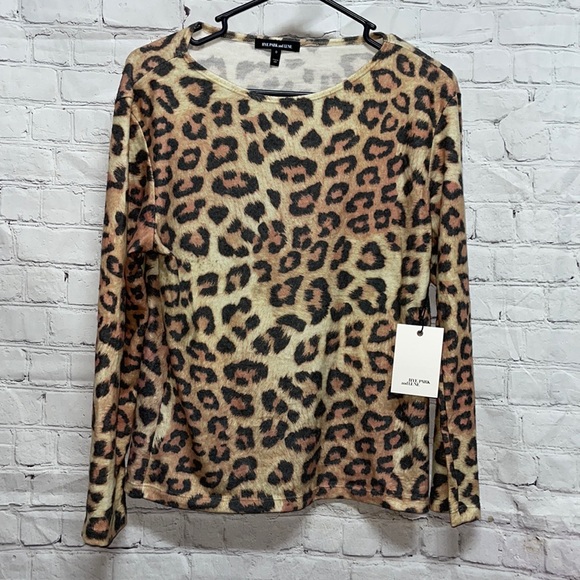 🎉Flash Sale❣️🎉 Hye Park and Lune SOFT Cheetah Top - Picture 2 of 10